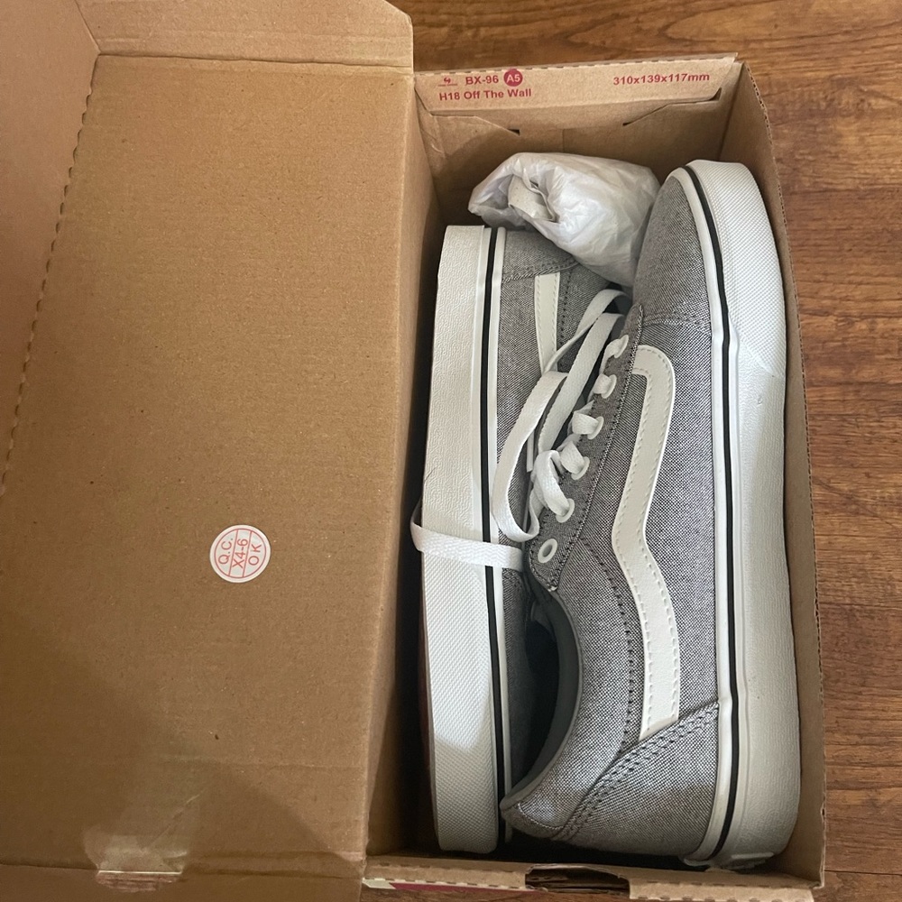 Brand new women’s Vans